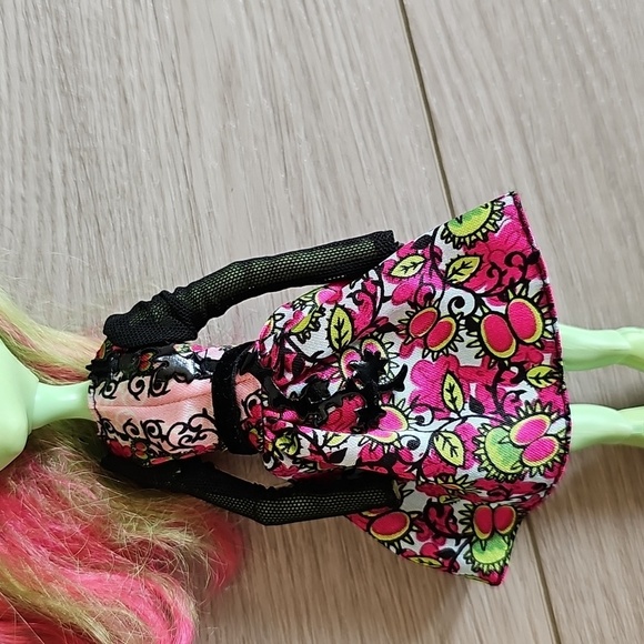 Monster High Venus McFlytrap Gloom And Bloom Doll *flaws***** - Picture 4 of 8
